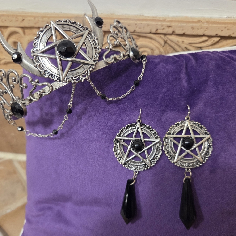 🖤 Crown & Earrings Set